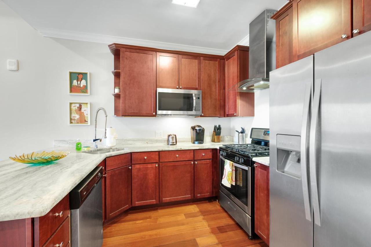 W Pool & Scenic Rooftop Apartment Philadelphia