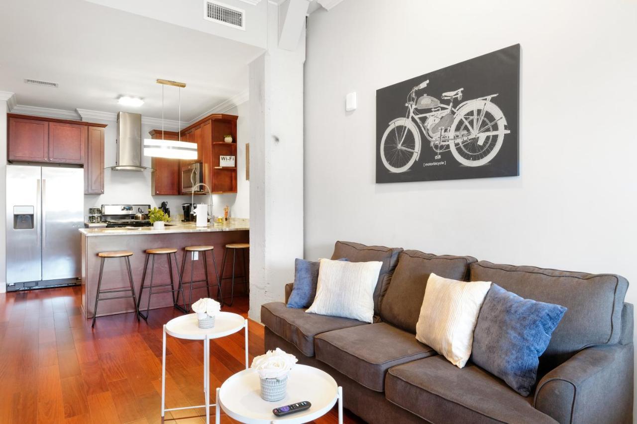 W Pool & Scenic Rooftop Apartment Philadelphia