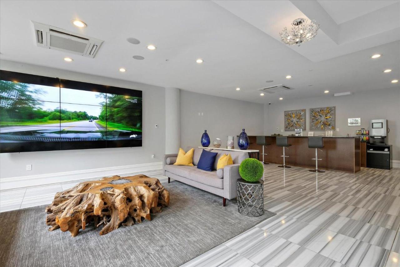 W Pool & Scenic Rooftop Apartment